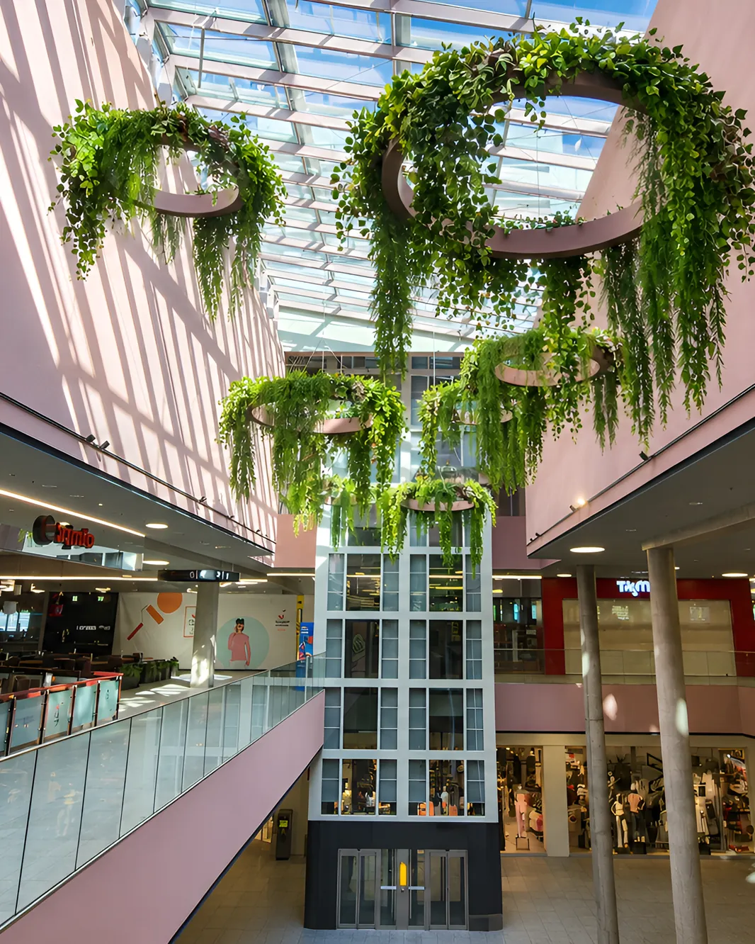 Kunstpflanzen im Stadioncenter Wien